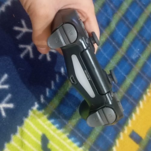 یه دسته . پی اس فور