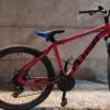 یک دستگاه دوچرخه سایز 27.5 رنگ قرمز بسیار تمیز و سالم به فروش میرسد.