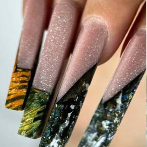 خدمات و آموزش کاشت ناخن