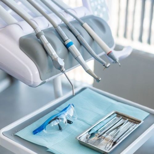استخدام دستیار و منشی دندانپزشک(یک نفر)