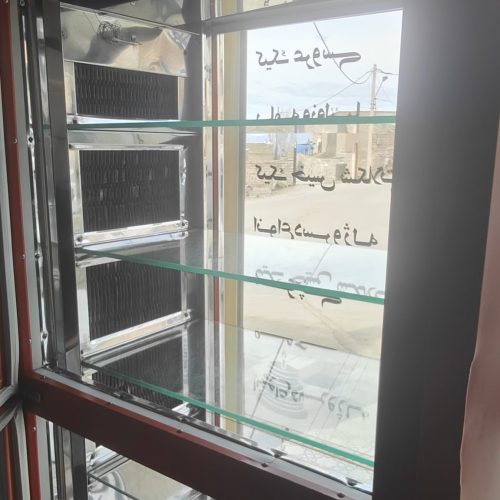 یخچال ویترینی بدون کوچکترین عیب و ایراد مناسب انواع کارگاه  قصابی شیرینی پزی