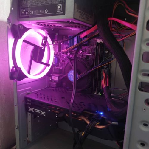 کیس گیمینگ و مانیتور