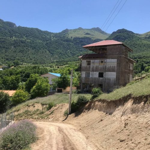 زمین داخل بافت در روستای توریستی لنگر