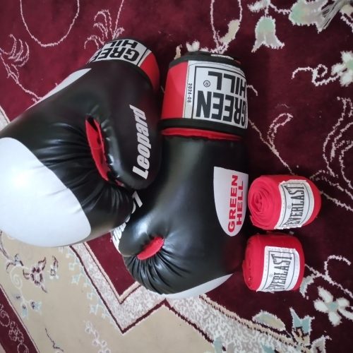 دستکش بوکس همرا دو بانداژ 5میتره