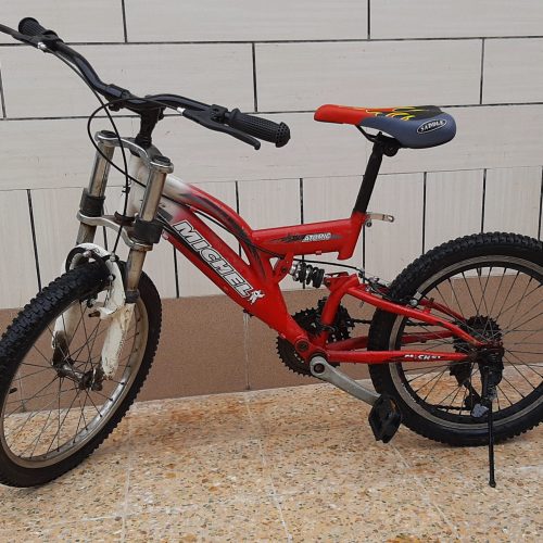 دوچرخه 20 با رنگ قرمز سالم