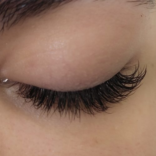 خدمات مژه و ناخن