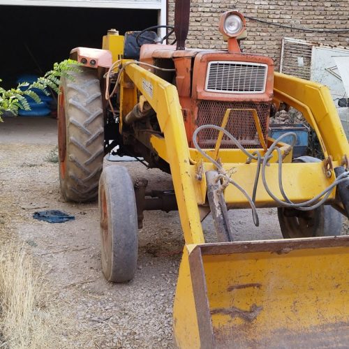 تراکتور رومانی با بیل چهار جک