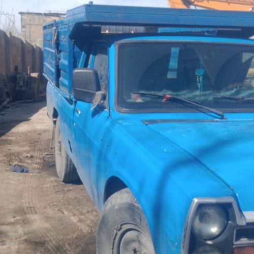 ماشین سالم چند لکه رنگی داره ولی فنی سالم