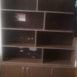 کتابخانه و 3کمد در زیر آن که جدا شونده هم هستن