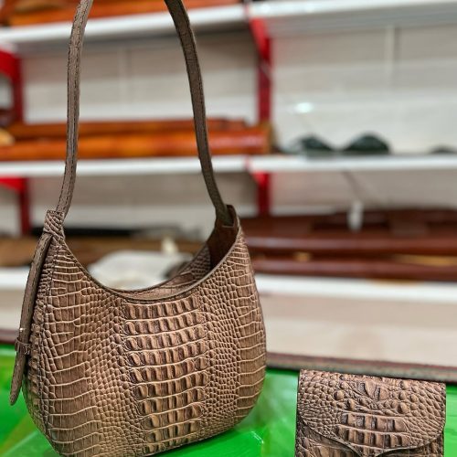 فروش انواع کیف و کمربندو لوازم چرمی مردانه وزنانه