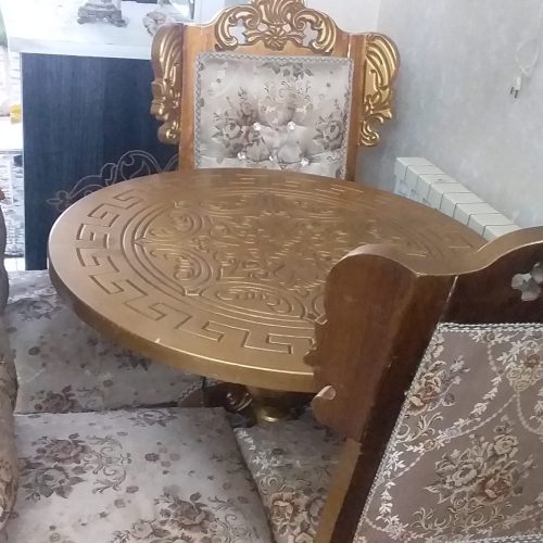 مبل دسته دوم 7 نفره و میز نهار خوری 4 نفره و 3 میز عسلی