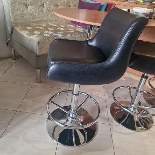 4 عدد صندلی چرم و پایه استیل  آشپزخانه برای فروش