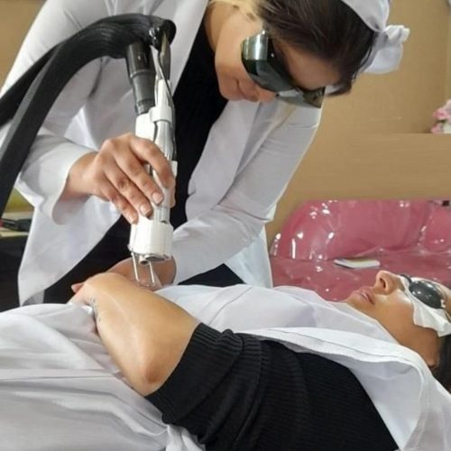 آموزش صفر تا صد  دورهای پاکسازی پوست مو زیبایی در آموزشگاه فنی حرفه ای مخصوص ‌بانوان