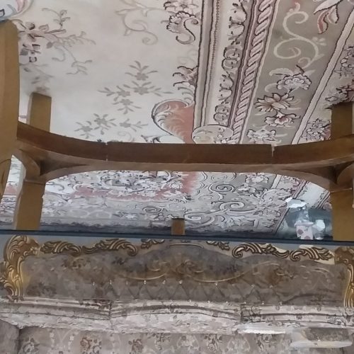 مبل دسته دوم 7 نفره و میز نهار خوری 4 نفره و 3 میز عسلی