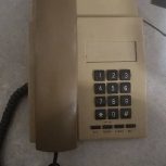 تلفن هایه روی میز