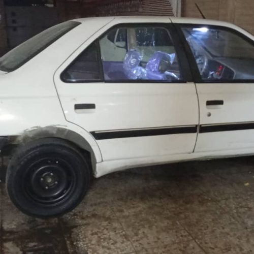 کارکرد کیلومتر قربونت بزن ۲۱ هزار کیلومتر  وضعیت بدنه بزن بدون خط و خش  گیربکس هم دنده‌ای