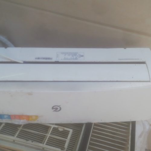 کولر 12هزار اسپلیت سالم 8 ماه کار کرده مشتری واقعی تماس بگیره