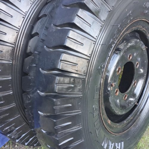 یک جفت رینگ و لاستیک نیسان گل عقب درحد 70 درصد