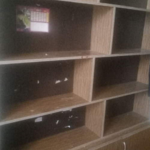 کتابخانه و 3کمد در زیر آن که جدا شونده هم هستن