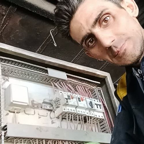 تکنسین برق صنعتی وتعمیرنگهداری برق کارخانجات ومتولد1360متاهل بادوفرزند ومتولدوساکن اسلامشهردارای 4دیپلم فنی الکترونیک و گواهینامه کارورزی بادوازده سال سابقه اجرایی در تعمیر نگهداری ورفع عیب دستگاههاوتاسیسات برقی کارخانجات