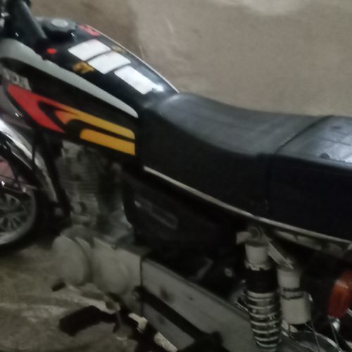 موتورهندا 125 بسیارتمیز سالم بدون کوچکترین ایراد مدارک کامل دارای کارت