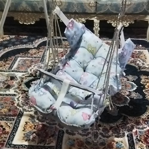 یه تاب بچه گانه با رنگ آبی کاملاً سالم