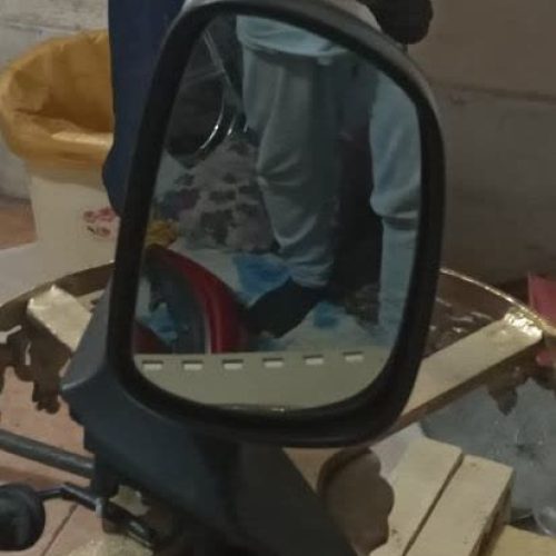 آینه بغل تارا