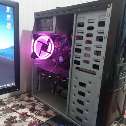 کیس گیمینگ و مانیتور