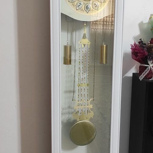 مبل 8نفره،  میزنهار خوری 8نفره،  میزTv،  ساعت ایستاده،  بوفه