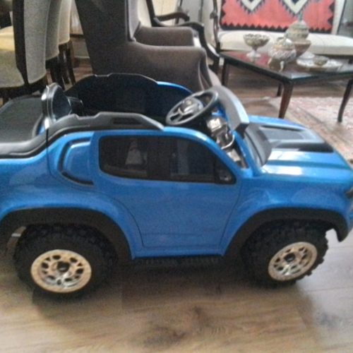 ماشین اسباب بازی با کیفیت بدنه بسیار خوب