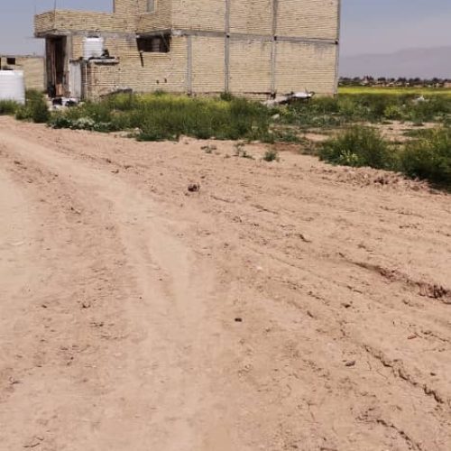 زمین 130متری واقع در جرسقان خیابان سیدالشهدا از زمین های نیاز الله فتحی موقعیت بسیار عالی سردونپش خیابان 10متری کوچه 8متری نزدیک به ایستگاه اتوبوس و…