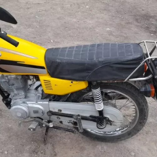 موتور سیکلت به فروش می‌رسد