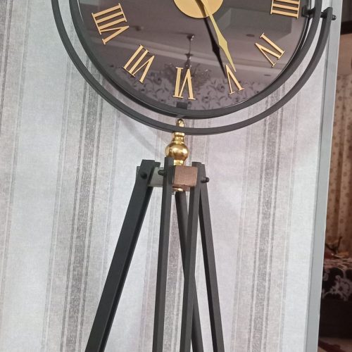 ساعت پایه دار