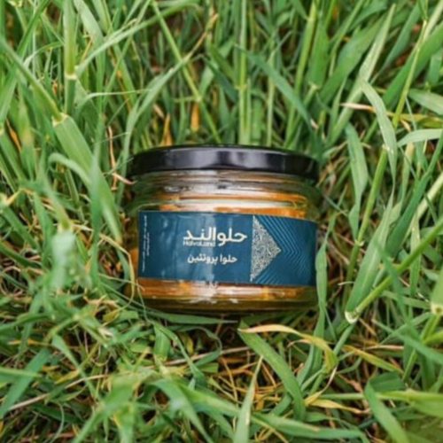 فروشنده در شعبه حلوالند (محله اختیاریه -دولت)