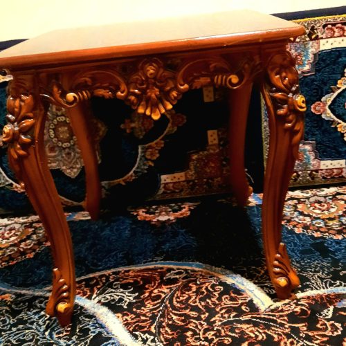 یک عدد میز عسلی سلطنتی