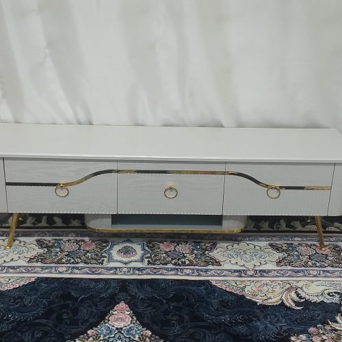 میز چوبی سفید با پایه فلزی طلایی