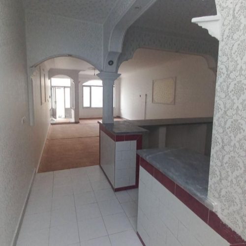 یک باب خانه تمام اسکلت