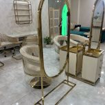اینه ایستاده و استند لاک