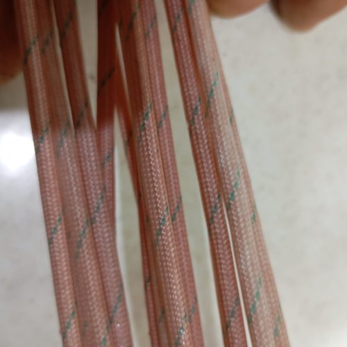 وارنیش نسوز با روکش سیلیکون قطر 3 میلیمتر، این نوع وارنیش نسوز از نخ الیاف شیشه بدون آلکای بافته شده، سپس لایه ای از رزین سیلیکون بر روی آن و در حرارت بالا پوشش دهی می گردد. با توجه خاصیت عایق حرارتی