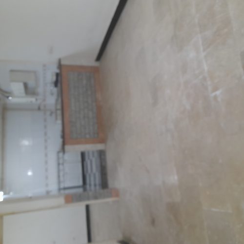 خانه همکف خالی هست فقط خانواده دو یا سه نفر