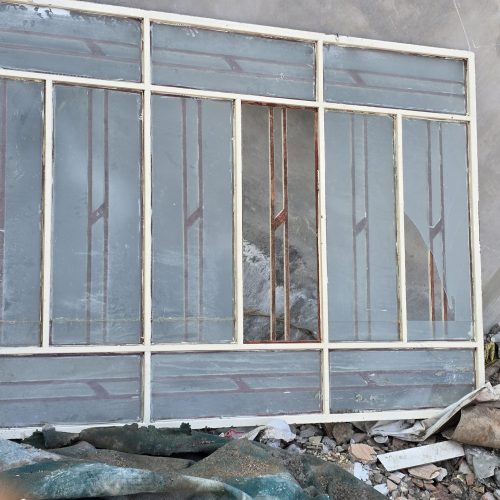 فروش درب پارکینگ درب پذیرایی نورگیر یک عدد درب اتاق با چهار چوب و دو عدد پنجره