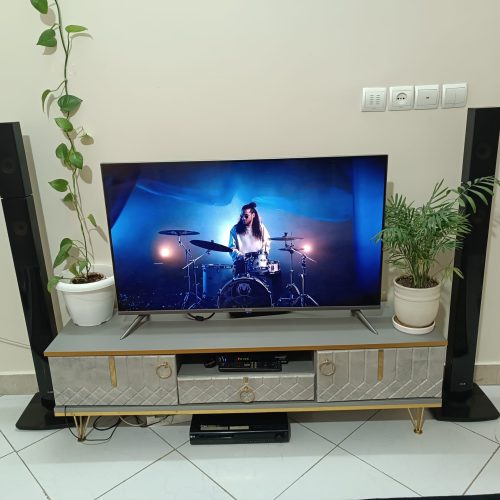 تلویزیون و میز