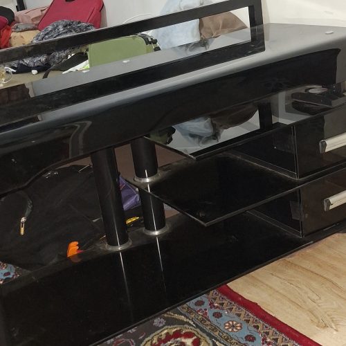 میز تلویزیون شیشه ای