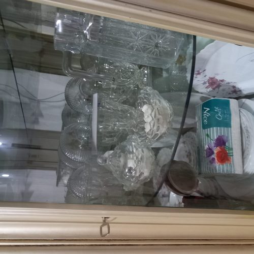 بوفه کاملآ زیبا وسالم