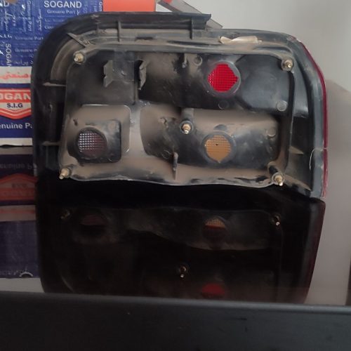 یک عدد چراغ خطر عقب پراید صبا سالم سمت راننده