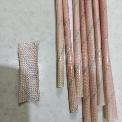 وارنیش نسوز با روکش سیلیکون قطر 3 میلیمتر، این نوع وارنیش نسوز از نخ الیاف شیشه بدون آلکای بافته شده، سپس لایه ای از رزین سیلیکون بر روی آن و در حرارت بالا پوشش دهی می گردد. با توجه خاصیت عایق حرارتی