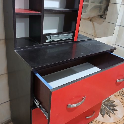 فروش‌میزآرایشی‌درحدنو‌باکیفیت