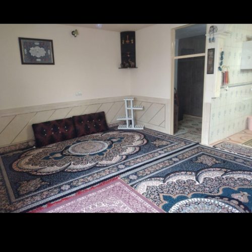 خانه دو طبقه که طبقه همکف اجاره داده میشود