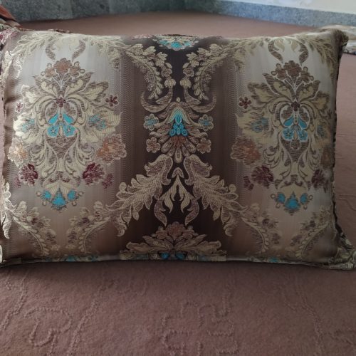 بالشت. متکا.