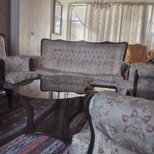 یک دست مبلمان 7نفره با دوعصلی و با میزه وسطی